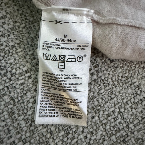 Women's Banana Republic V-Neck Extra-Fine Merino Wool Sweater - Cream - Picture 5 of 6